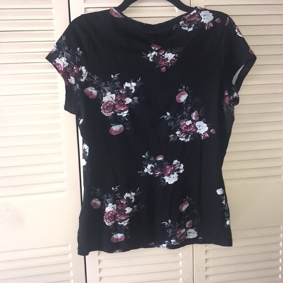 G by Guess Floral V-Neck Shirt - Picture 3 of 3